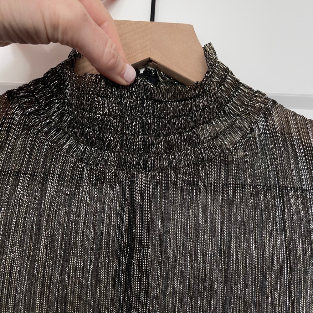 L'AGENCE Paola Blouse XS Gold Black Metallic Sheer Pleated Mock Neck Sexy Chic - Picture 5 of 16